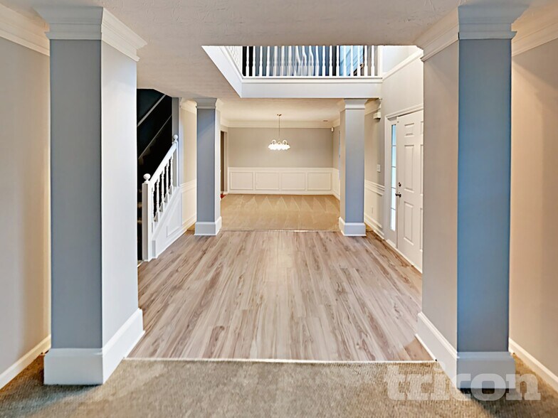 Building Photo - 12755 N Hill Dr