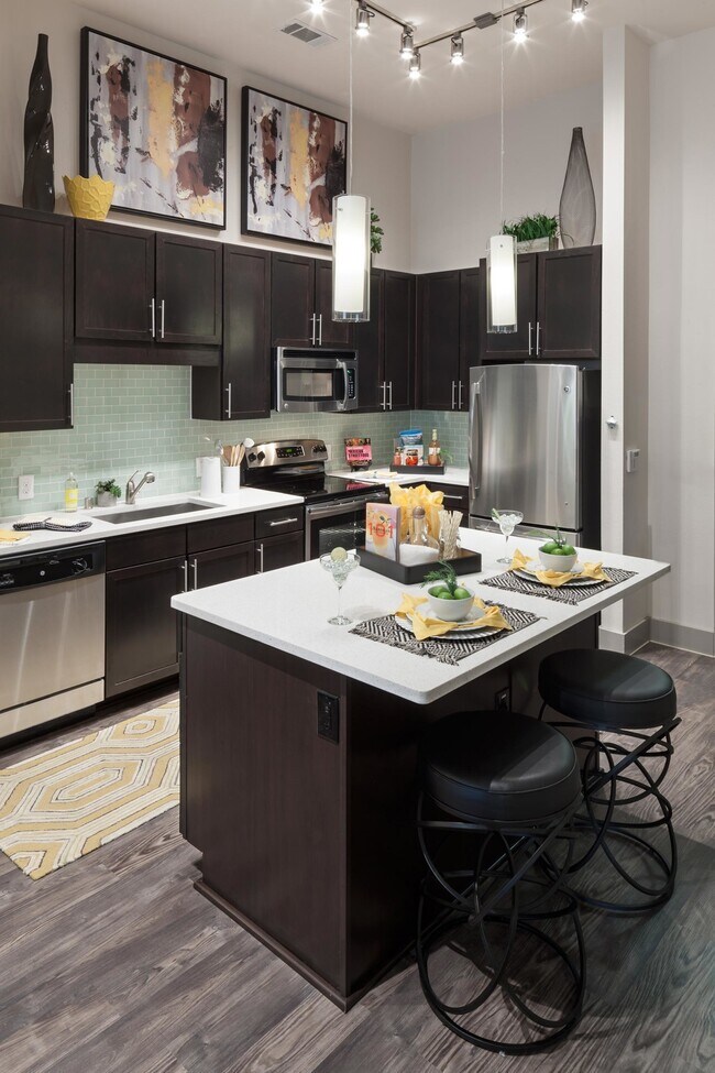 Building Photo - Hello Movie House, Hello 1 Bed Apartment