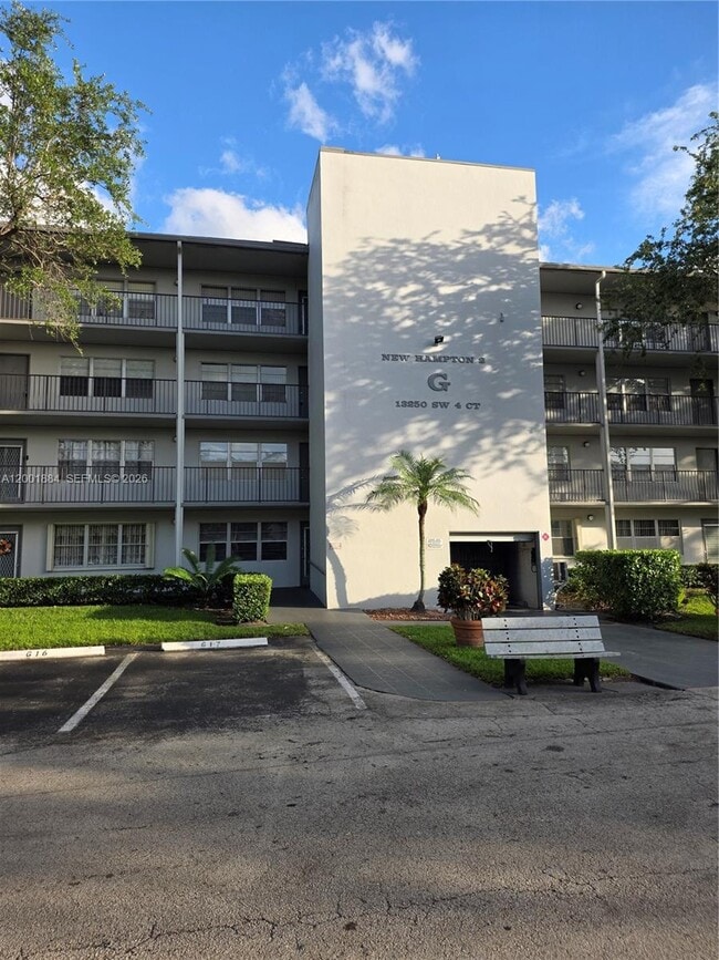 Building Photo - 13250 SW 4th Ct