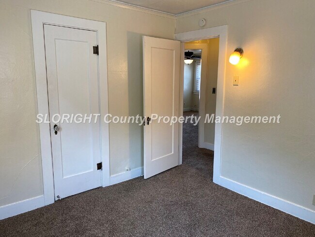 Building Photo - AVAILABLE JULY - Great 2 Bedroom Close to Poly/Downtown