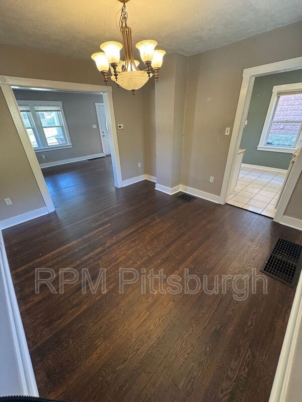 Building Photo - 249 Elwyn Ave