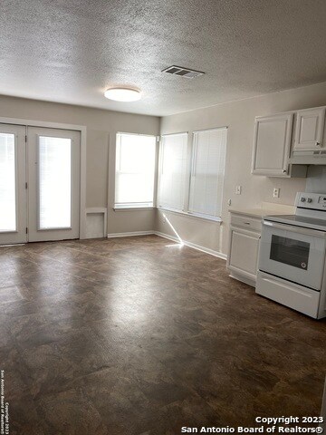Building Photo - 2103 Farmsville Dr