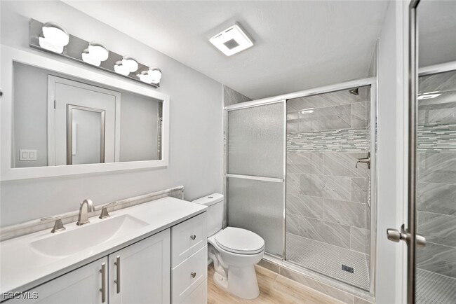 Building Photo - 16881 Davis Rd