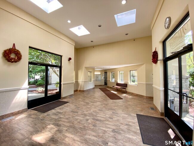 Building Photo - 1204 Whitney Ave