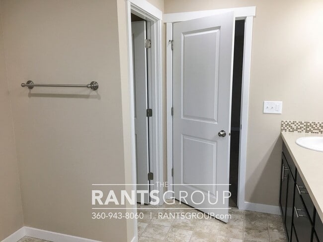 Building Photo - Spacious and Bright 4-bed, 2.5-bath home in The Preserve Available mid-April!