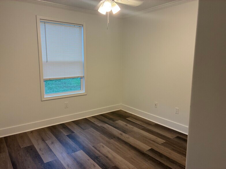 Building Photo - 121 Jackson Blvd #2