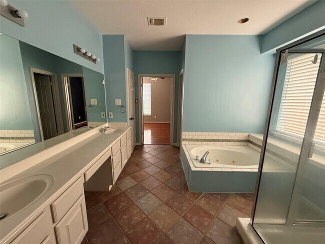 Building Photo - 14334 Fair Knoll Way