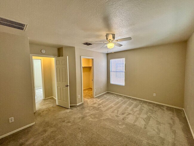 Building Photo - 5530 S Monrovia Ave
