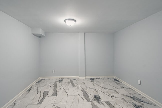 Building Photo - 9411 Fairwood Dr