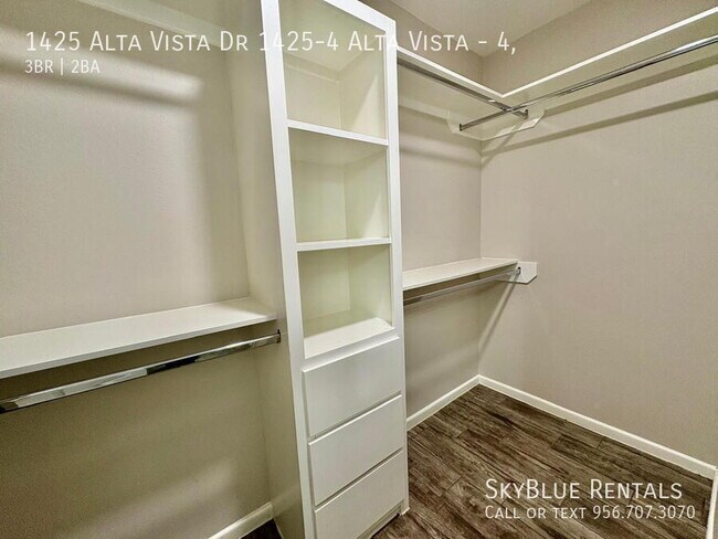 Building Photo - 1425 Alta Vista Dr