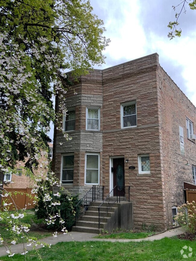 Building Photo - 4022 N Avers Ave
