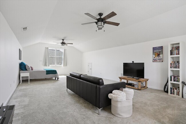 Building Photo - 2102 Promenade Ln