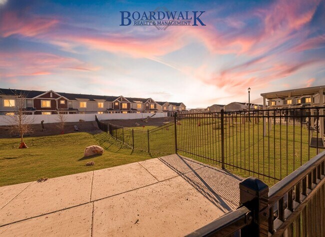 Building Photo - Modern 3-Bed Home with Yard & Amenities