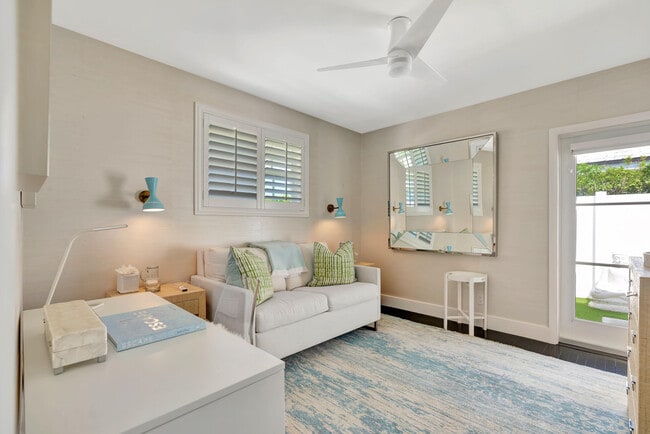 Building Photo - 136 Worth Ct S