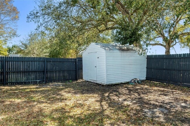 Building Photo - 2350 Sherbrooke Rd