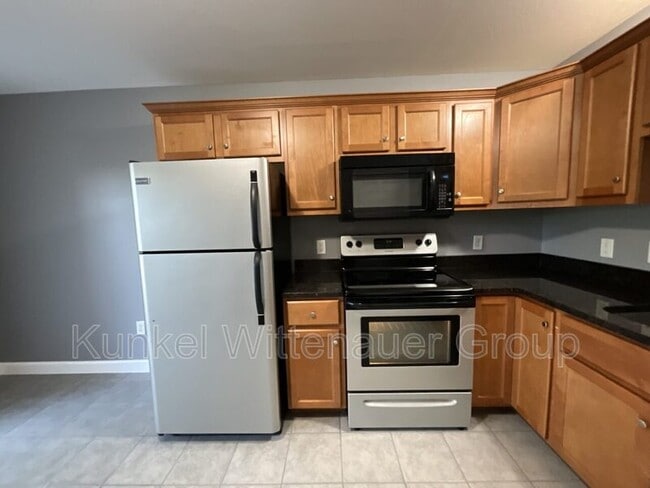 Building Photo - 704 Fountain View Dr