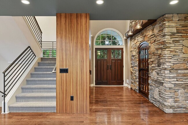 Building Photo - Minnetonka Lakeshore