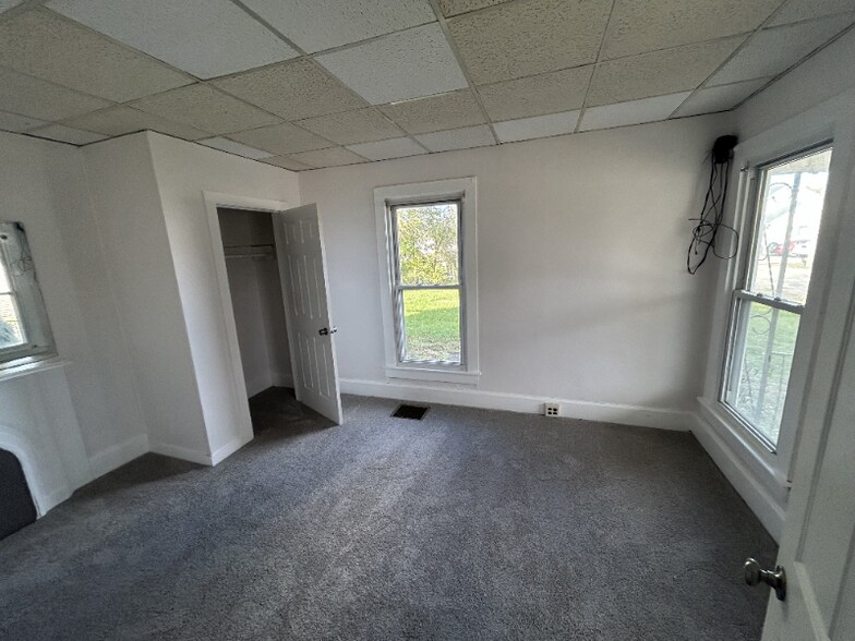 Building Photo - 233 S Pine St