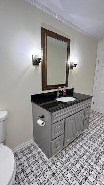 Building Photo - 115 N Valley Dr NW