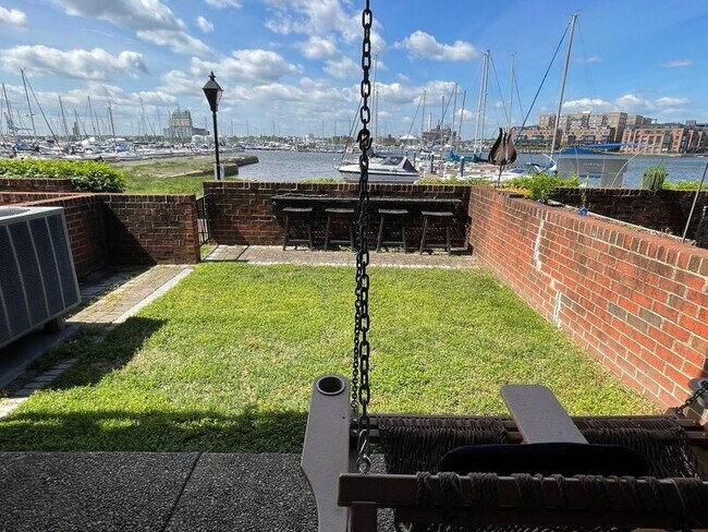 Building Photo - 2359 Boston St