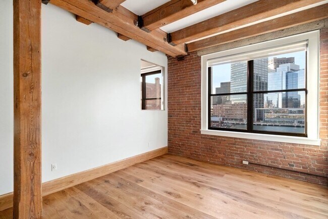 Building Photo - 33 Sleeper St