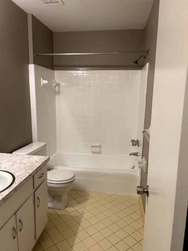 Building Photo - COMING SOON! MOVE IN SPECIAL- $0 SECURITY ...