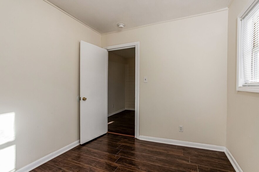 Building Photo - 4212 Ivy Ave