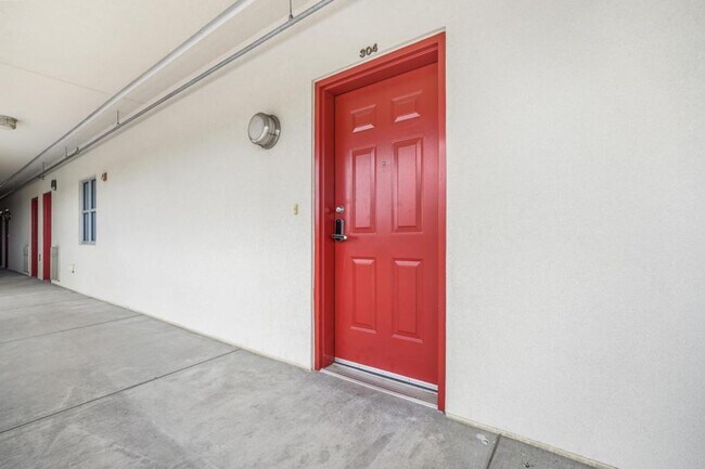 Building Photo - 210 Raceday Center Dr