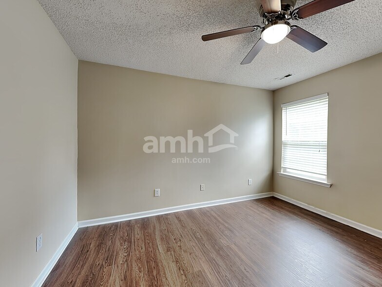 Building Photo - 213 Brenley Ln
