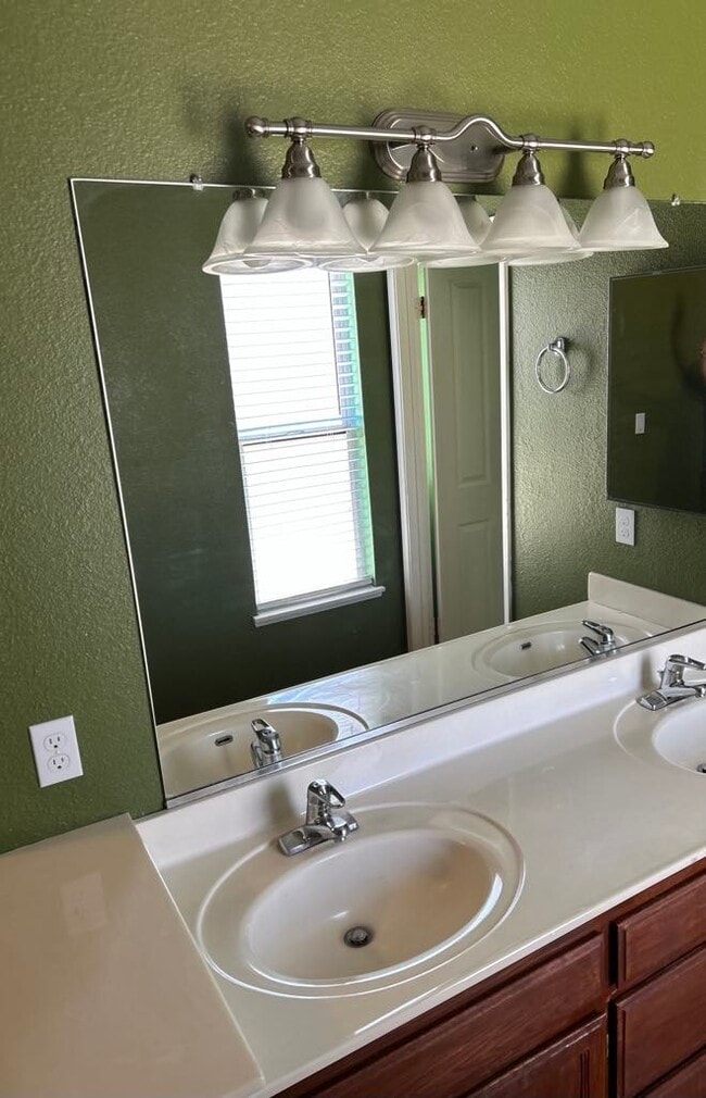 Building Photo - 1502 Barnum Ct