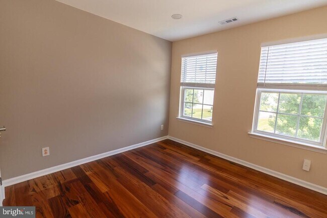 Building Photo - 823 S Haines Cir