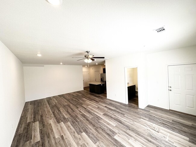 Building Photo - 875 S Amarillo Ave