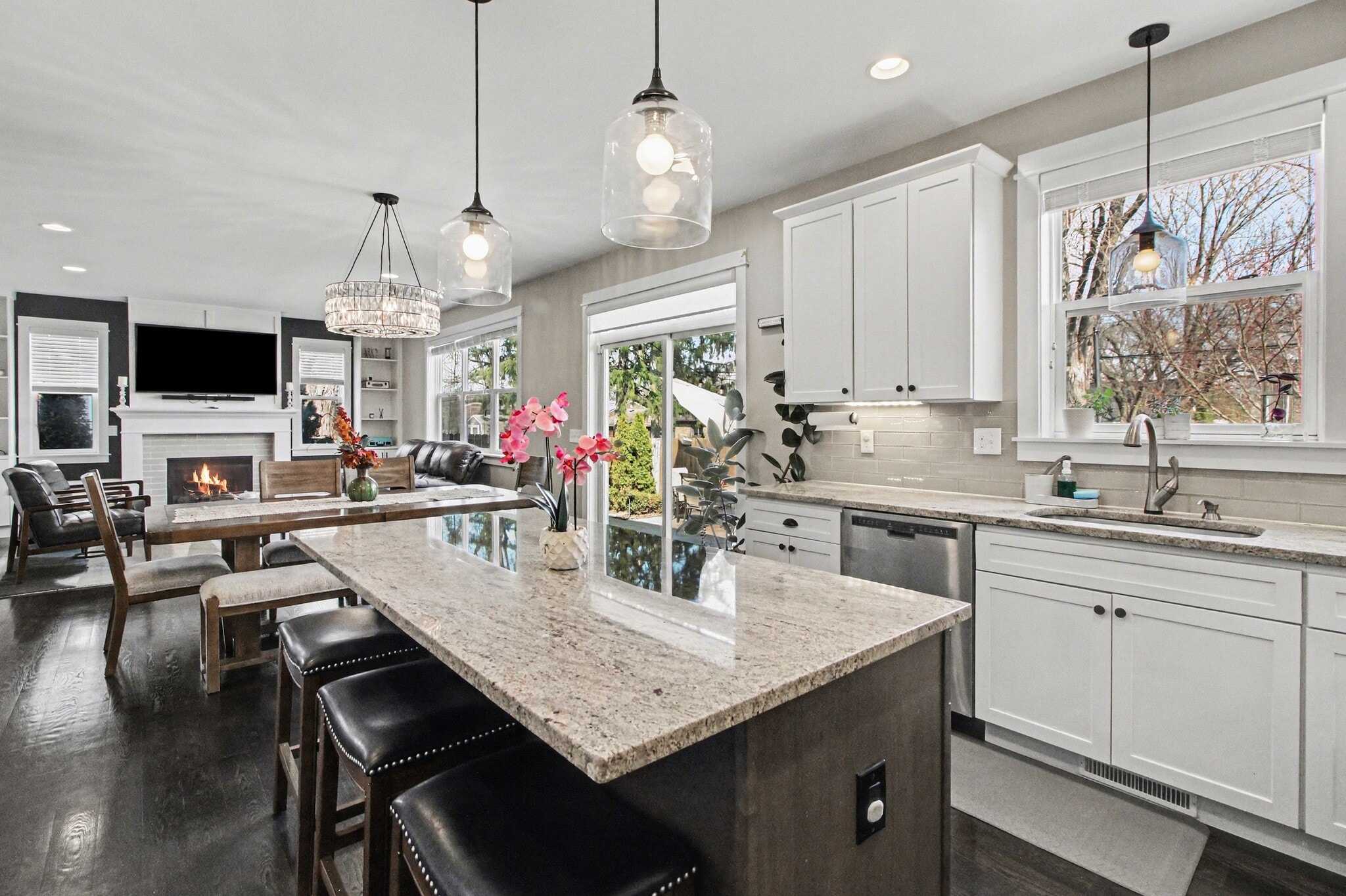 Building Photo - 3906 Hillside Dr