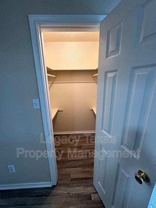 Building Photo - 404 S Anglin St