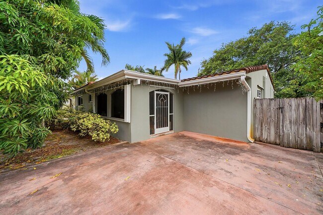 Building Photo - North 31st Avenue, Hollywood, FL 33021 - 3 BR 2 BA house