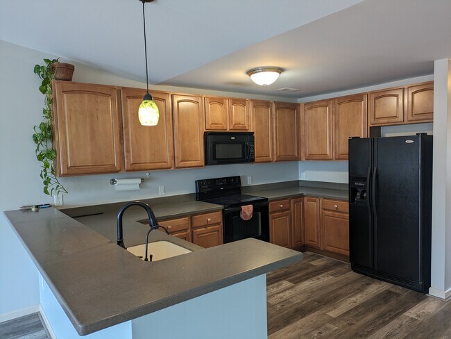 Building Photo - 3300 Hilton Rd