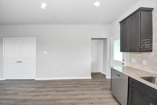 Building Photo - 288 Buckskin Dr