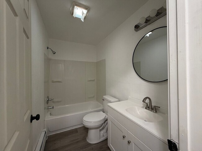 Building Photo - 138 N Klevin St