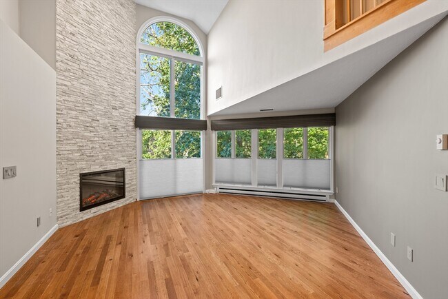 Building Photo - 48 Pointe Rok Dr