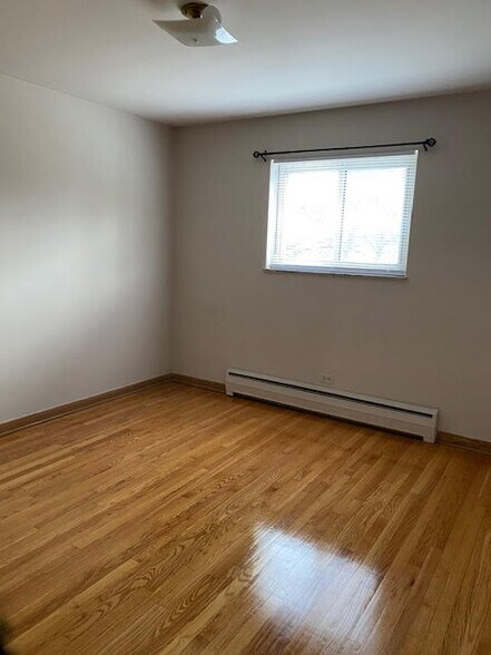 Building Photo - 1653 Oakwood Ave