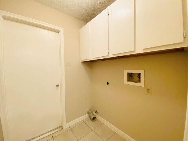 Building Photo - 3727 Bartons Ln