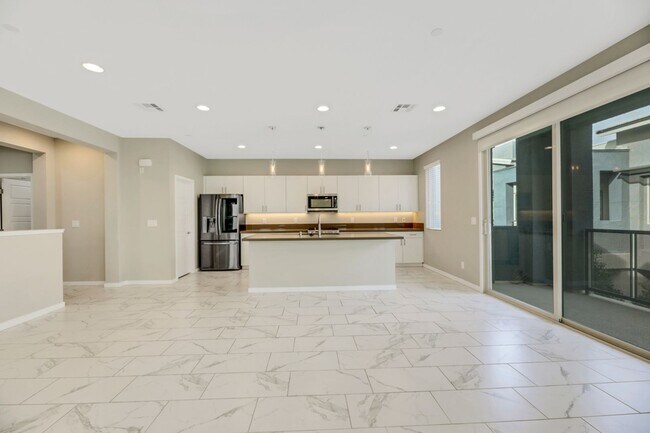 Building Photo - Gorgeous highly upgraded townhouse!
