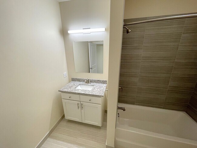 Building Photo - Stylish 1-Bed • 819 Sq. Ft. • Free Interne...