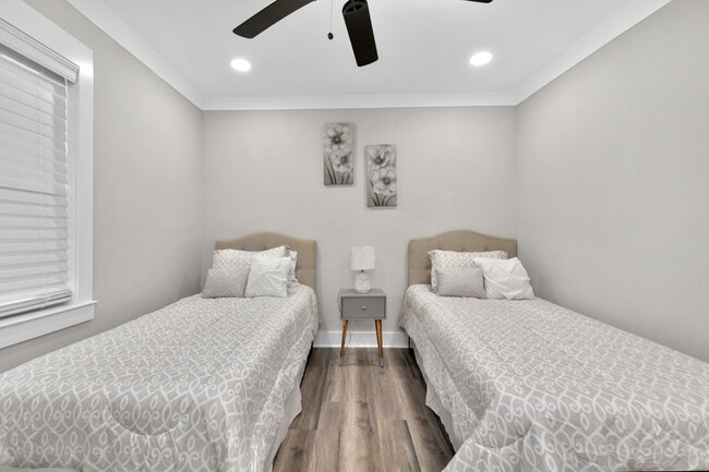 Building Photo - Furnished Duplex - Unit A