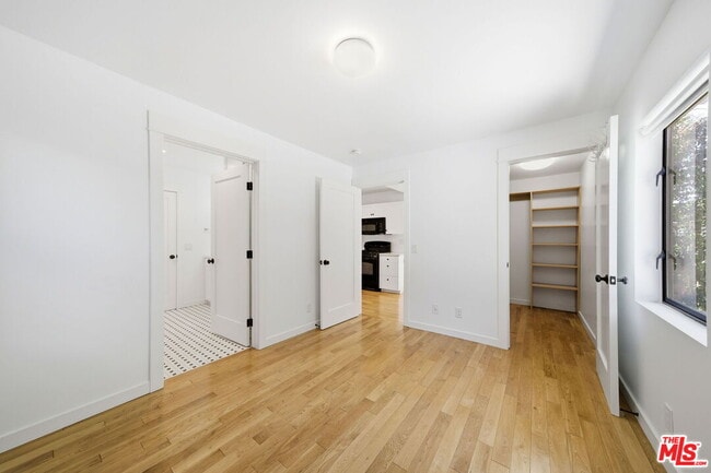 Building Photo - 1741 N Ave 46