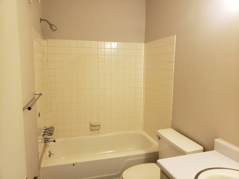 Building Photo - 203 Luther Dr