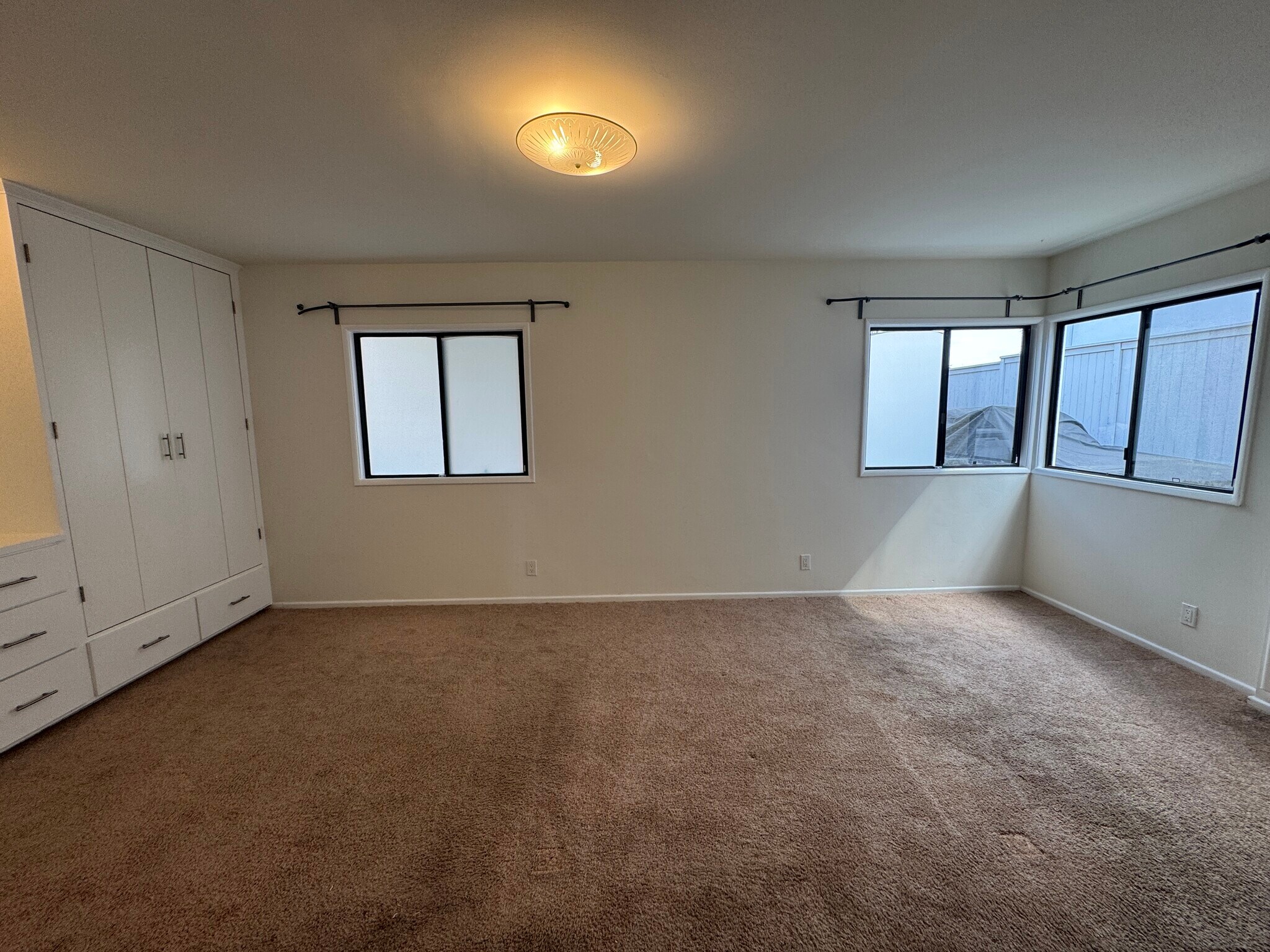 Building Photo - 714 Loma Dr