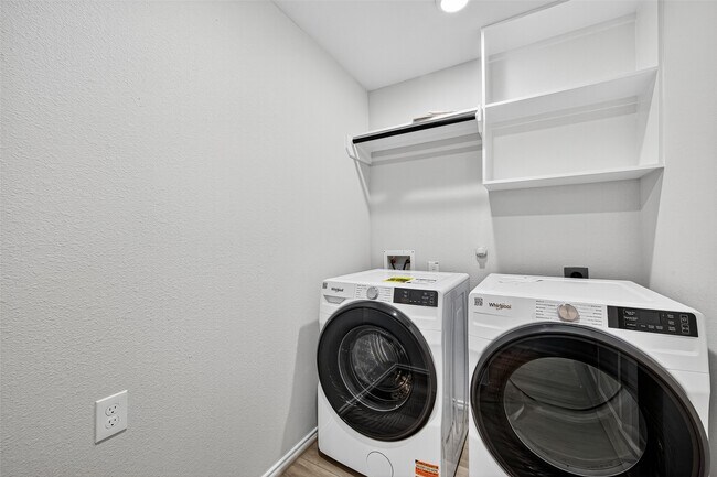 Building Photo - 8915 Field Daisy Ct