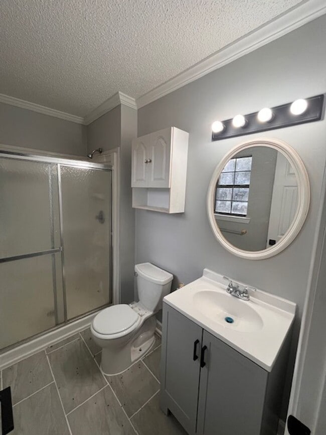 Building Photo - Waveland 3 Bedroom