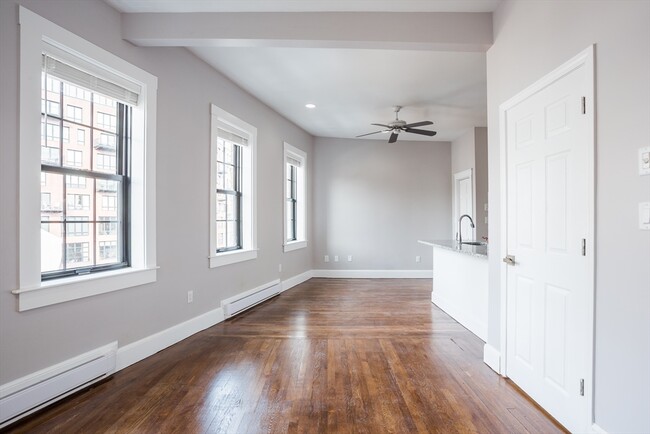 Building Photo - 534 Tremont St